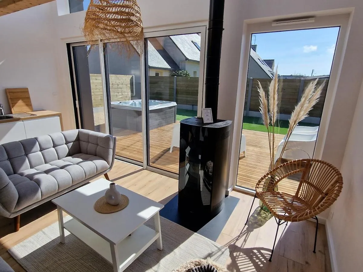 Holiday home Les Portsallaises Piscine Ou Spa A 300M De La Plage Ploudalmezeau